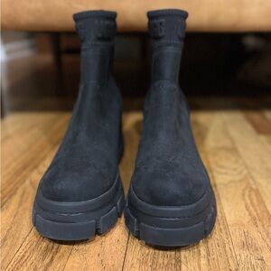 NWOT - Size 10 - UGG Brooklynn Chelsea Black Women's Ankle Boots